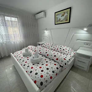 Appartamento Romance, Tirana